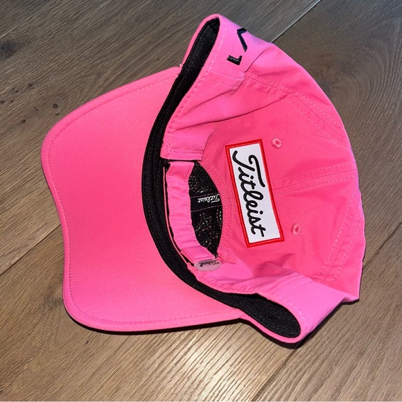 Titleist Pink Out Women's Tour Performance Ball Marker Footjoy - Picture 3 of 9